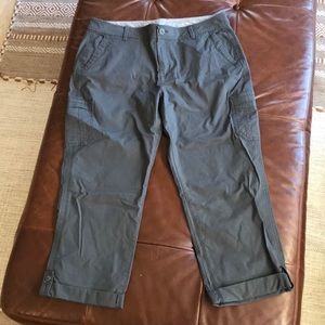 Eddie Bauer Cropped Cargo pants